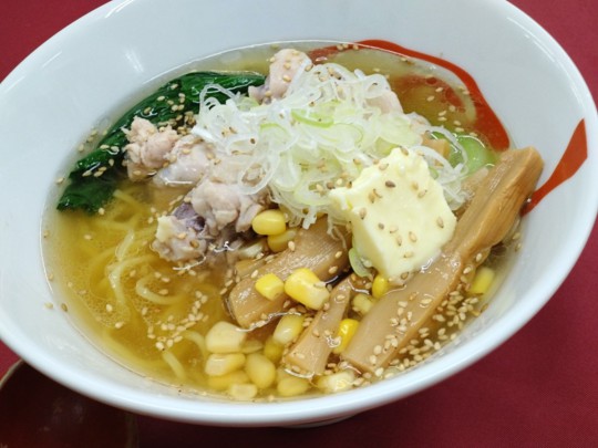 鶏手羽のパイチー塩ラーメン