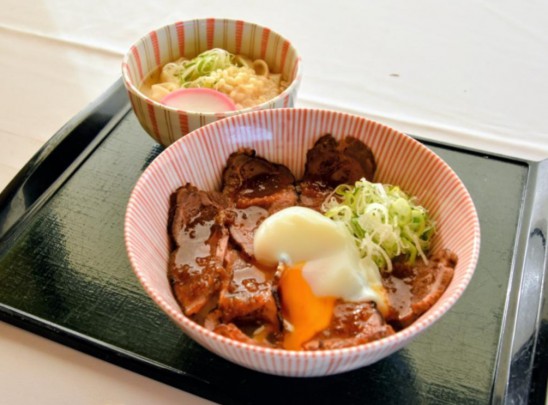 ボーノポークの炙りチャーシュー丼＆ミニうどんまたはそば