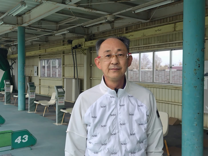 加藤プロによるスイング指導の様子